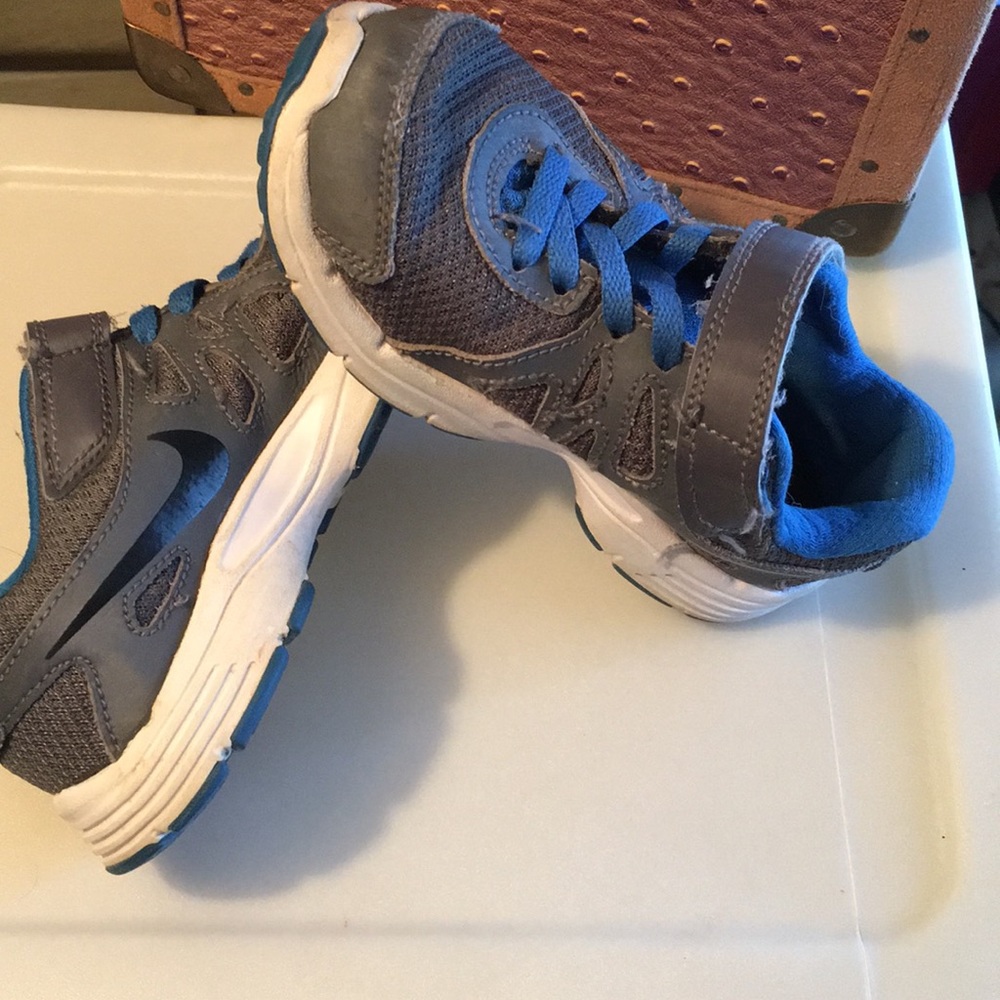Nike tennis shoes